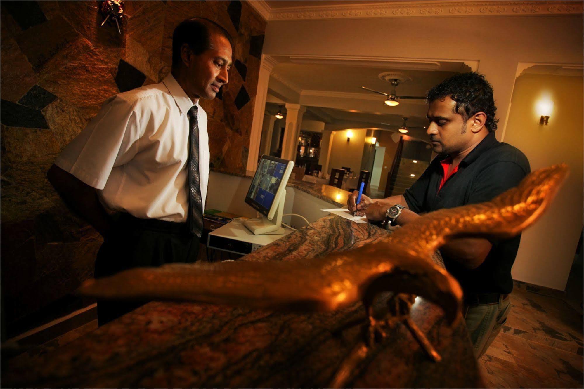 Hotel Travellers Nest Kandy Exteriér fotografie